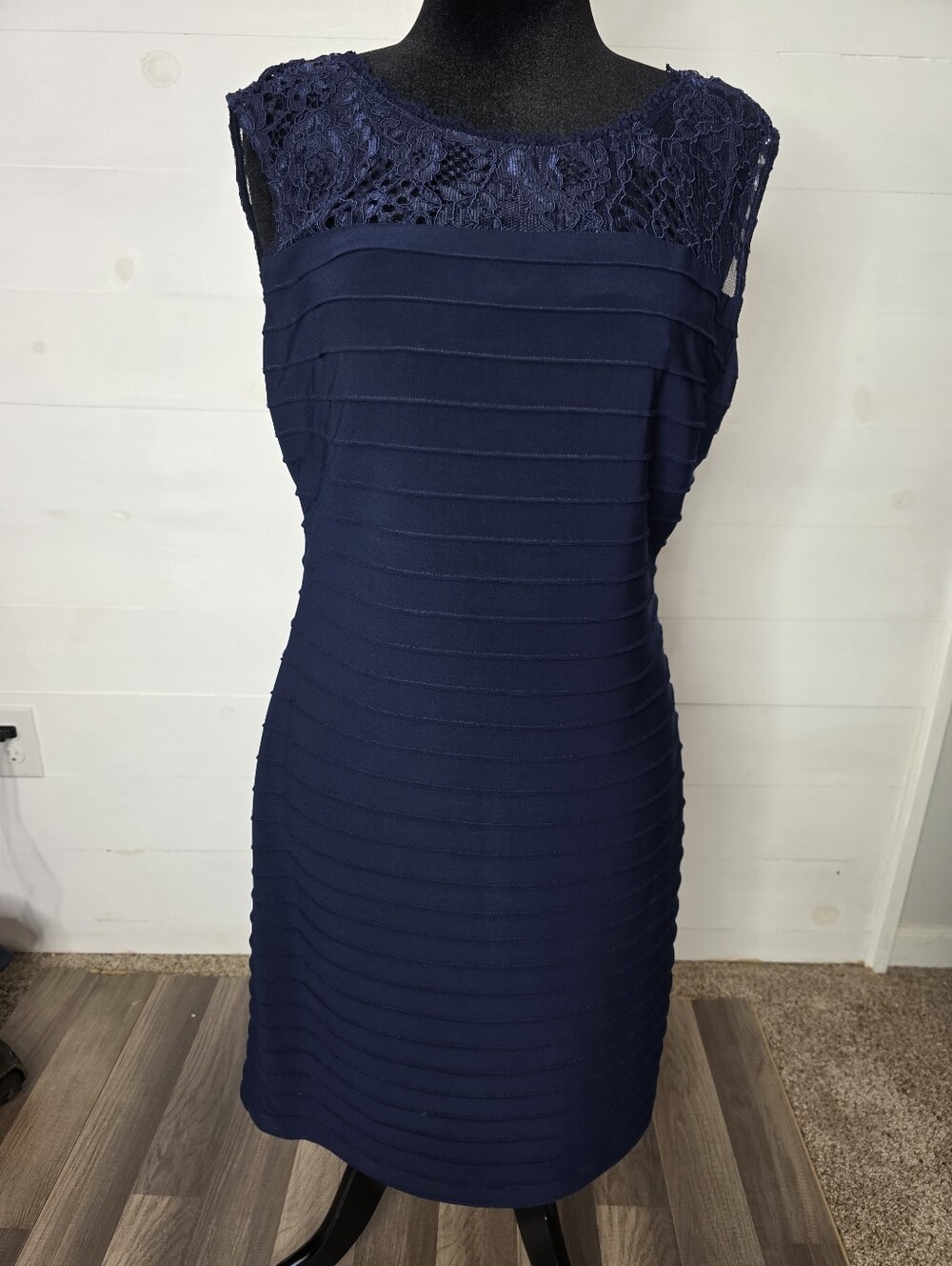 Adrianna Papell Sophisticated Lace Bodycon Sheath Dress Coquette Old Money. 16